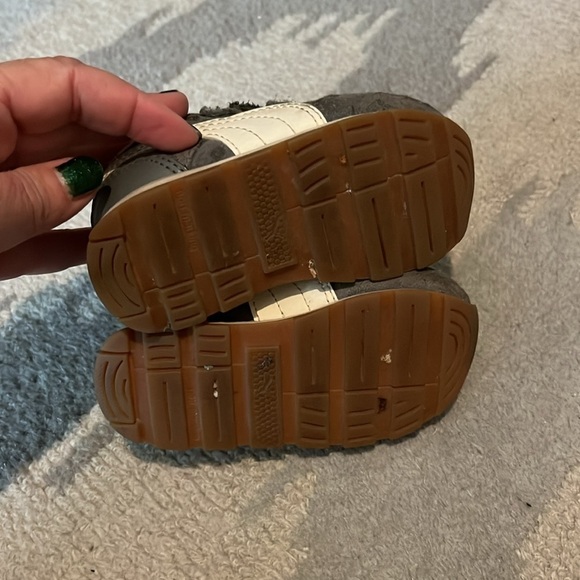 Puma grey velcro strap toddlers shoes size 4C - Picture 9 of 9